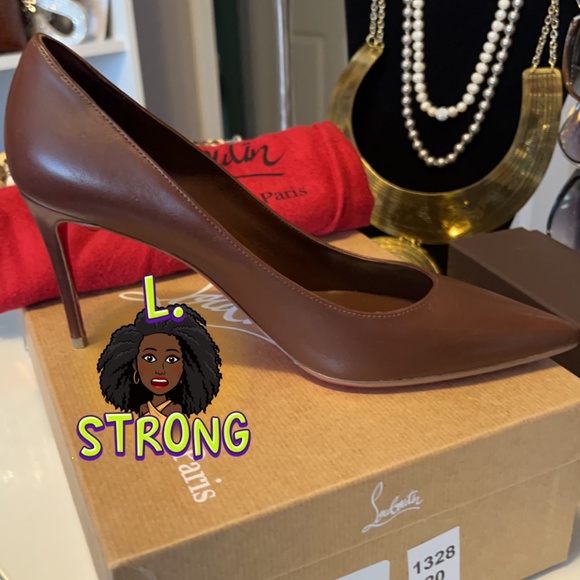 Christian Louboutin - Picture 6 of 8